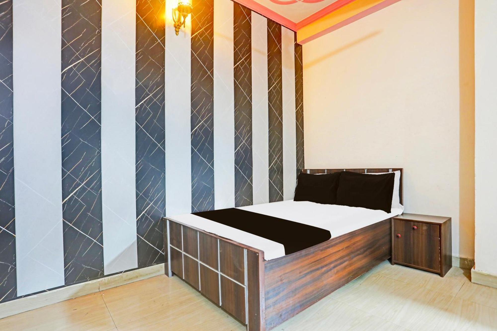 Hotel O Arvi Varanasi