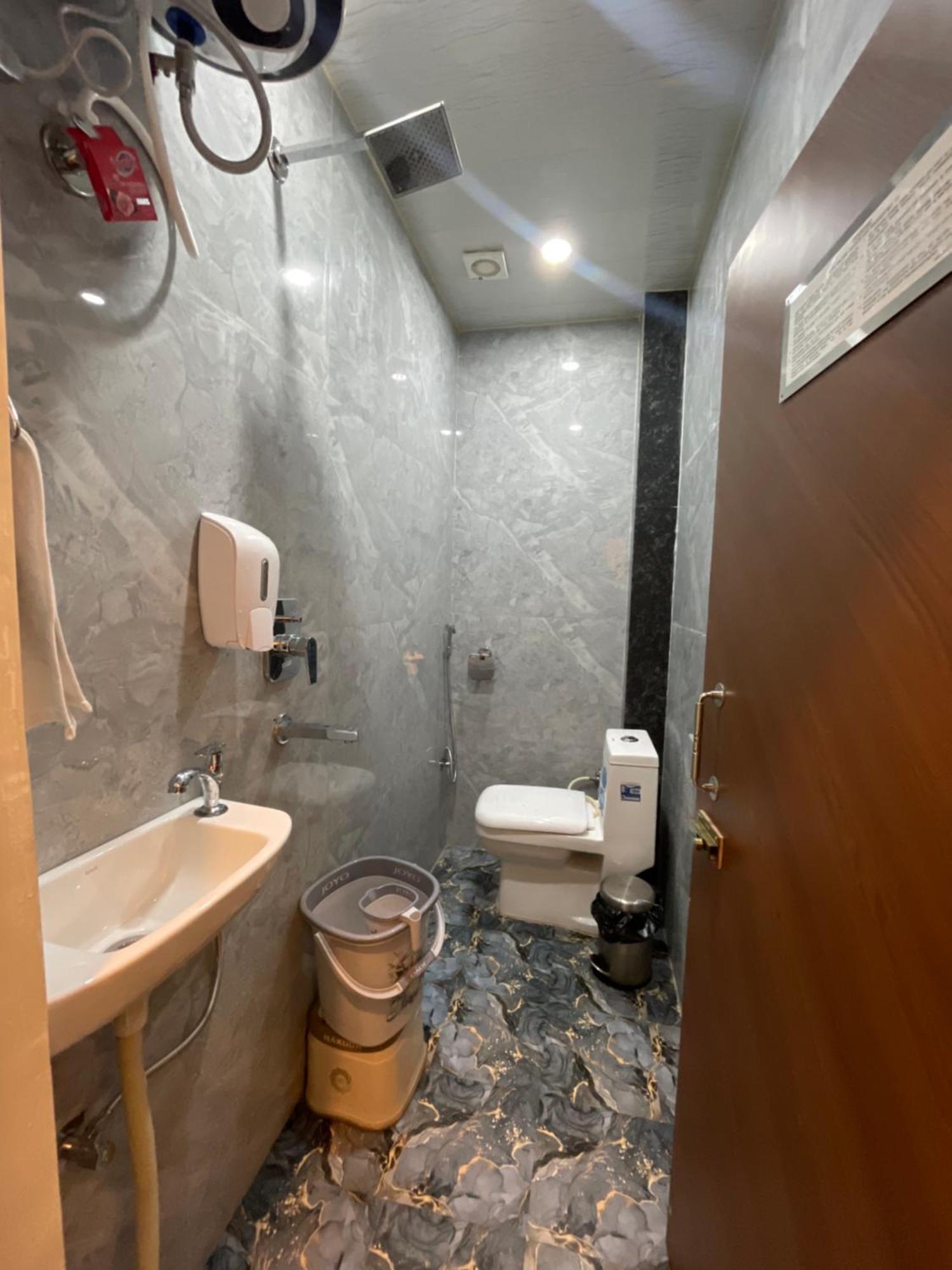 Classy5 Guest house Varanasi