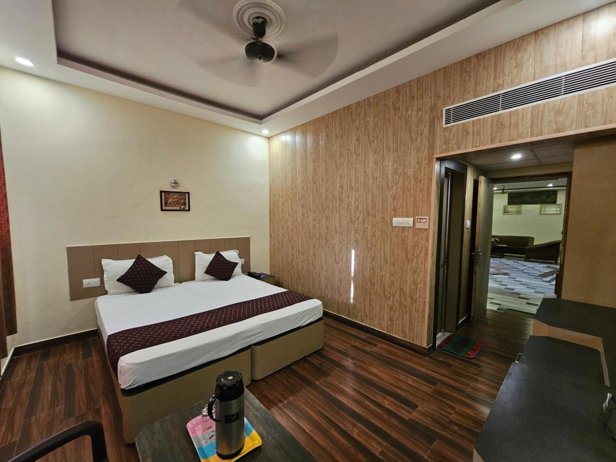 Hotel Padmini International- Sigra Hotel