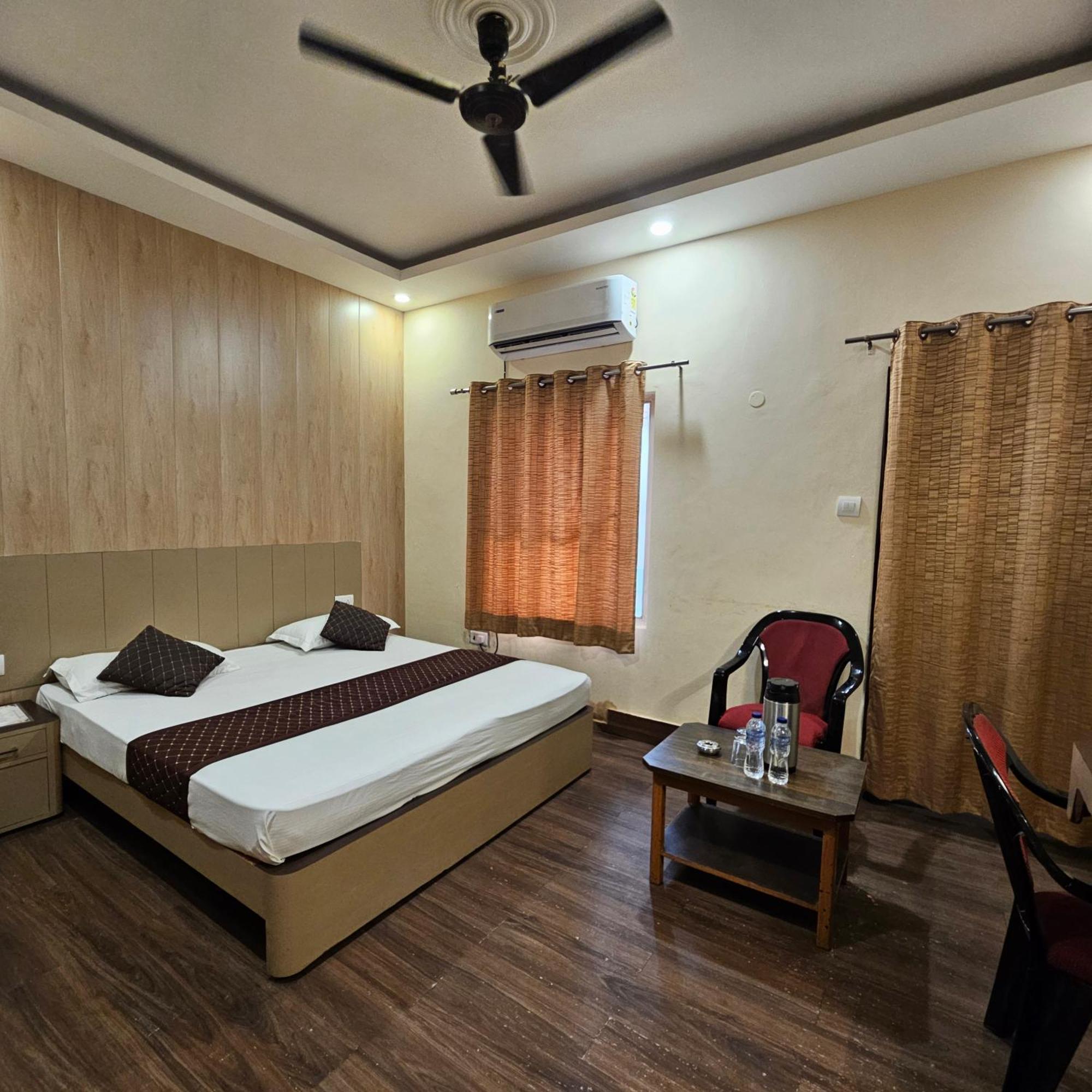 Hotel Padmini International- Sigra Hotel 3*