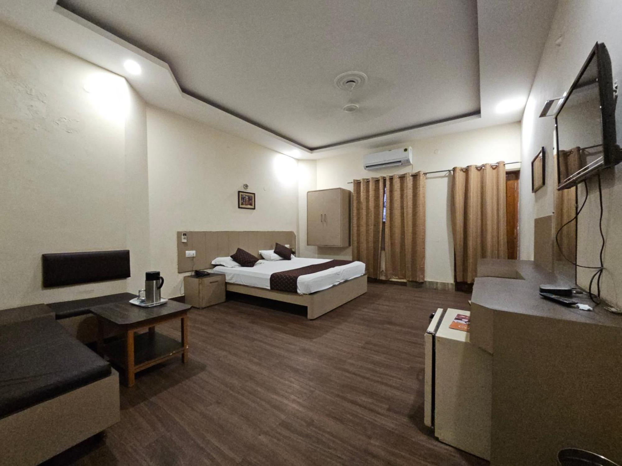 Hotel Hotel Padmini International- Sigra 3*