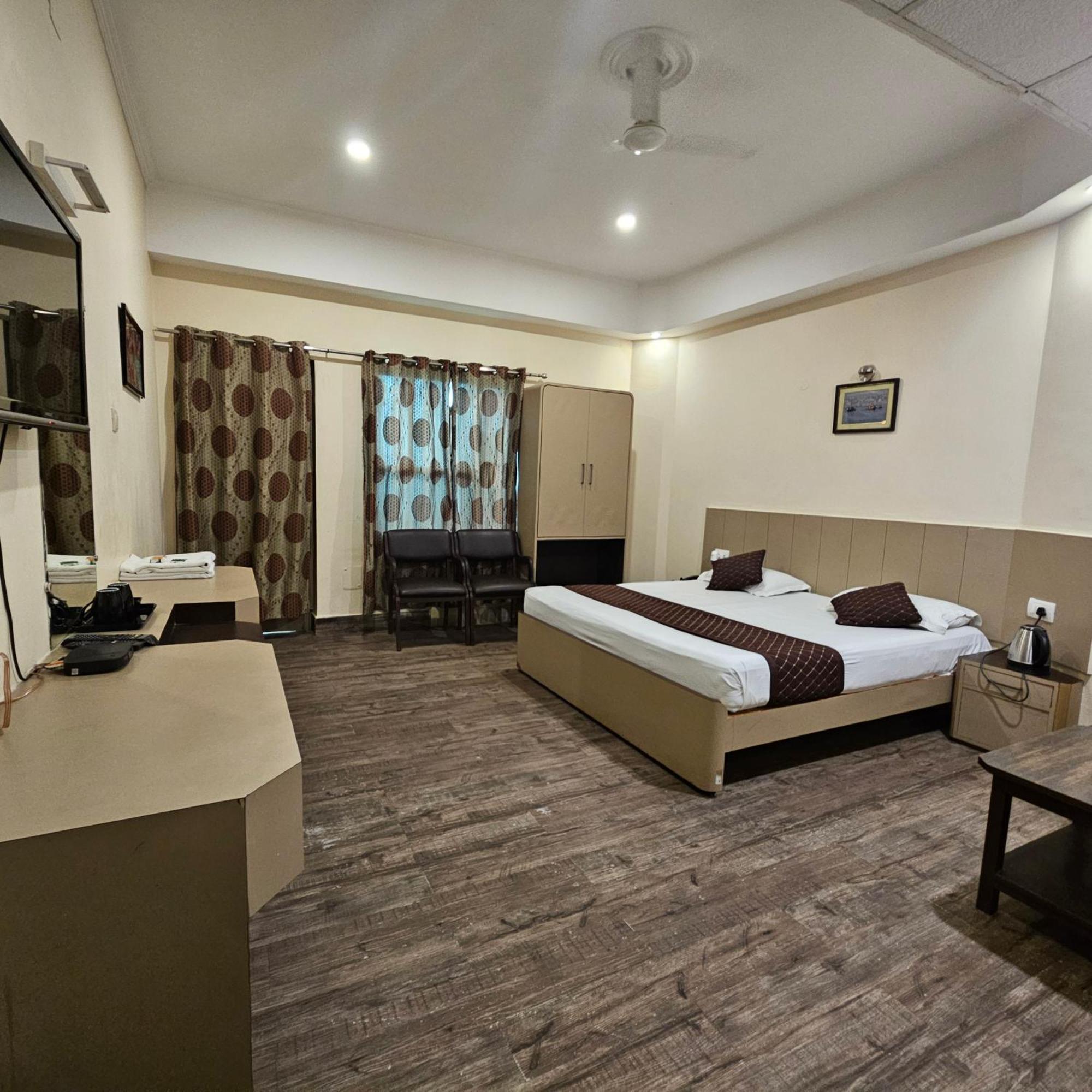Hotel Padmini International- Sigra 3*