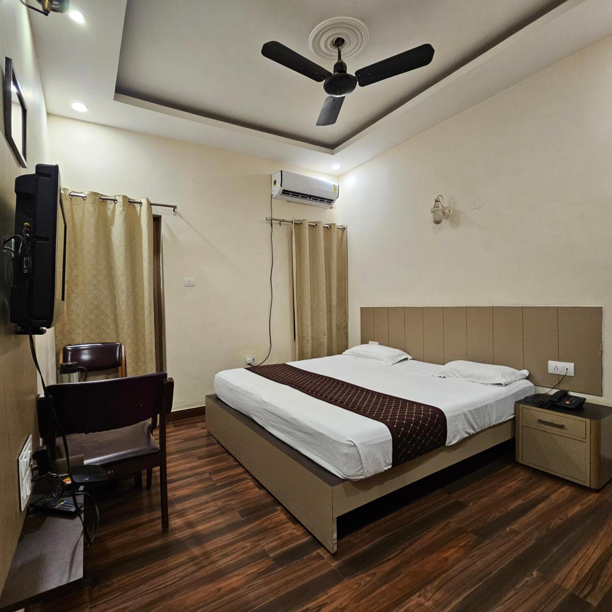 Hotel Padmini International- Sigra 3* Varanasi