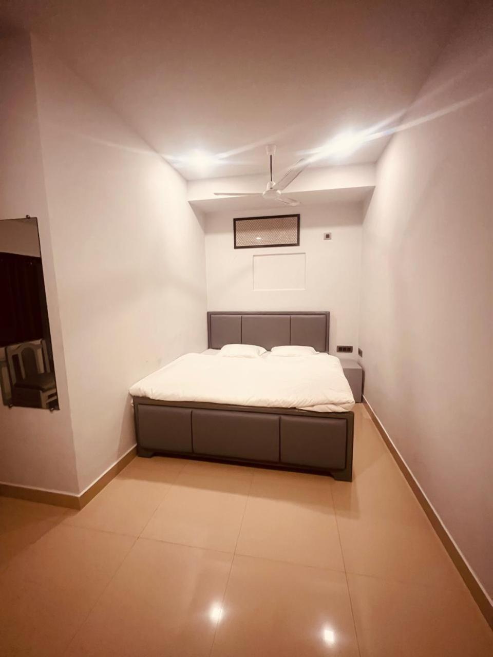 Guest house Kaal Bhairav Near Ganga Ghat With Near Kashi Vishwanath Temple *