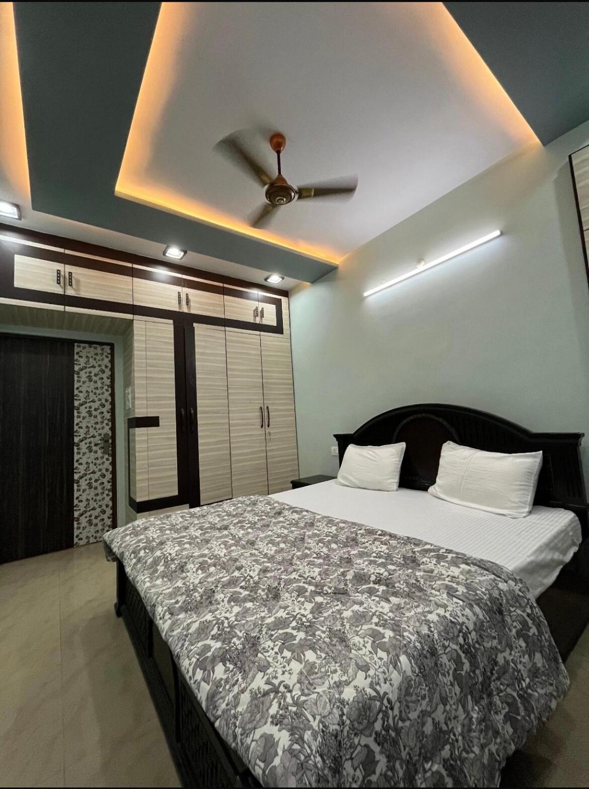 Apartment Srija Varanasi
