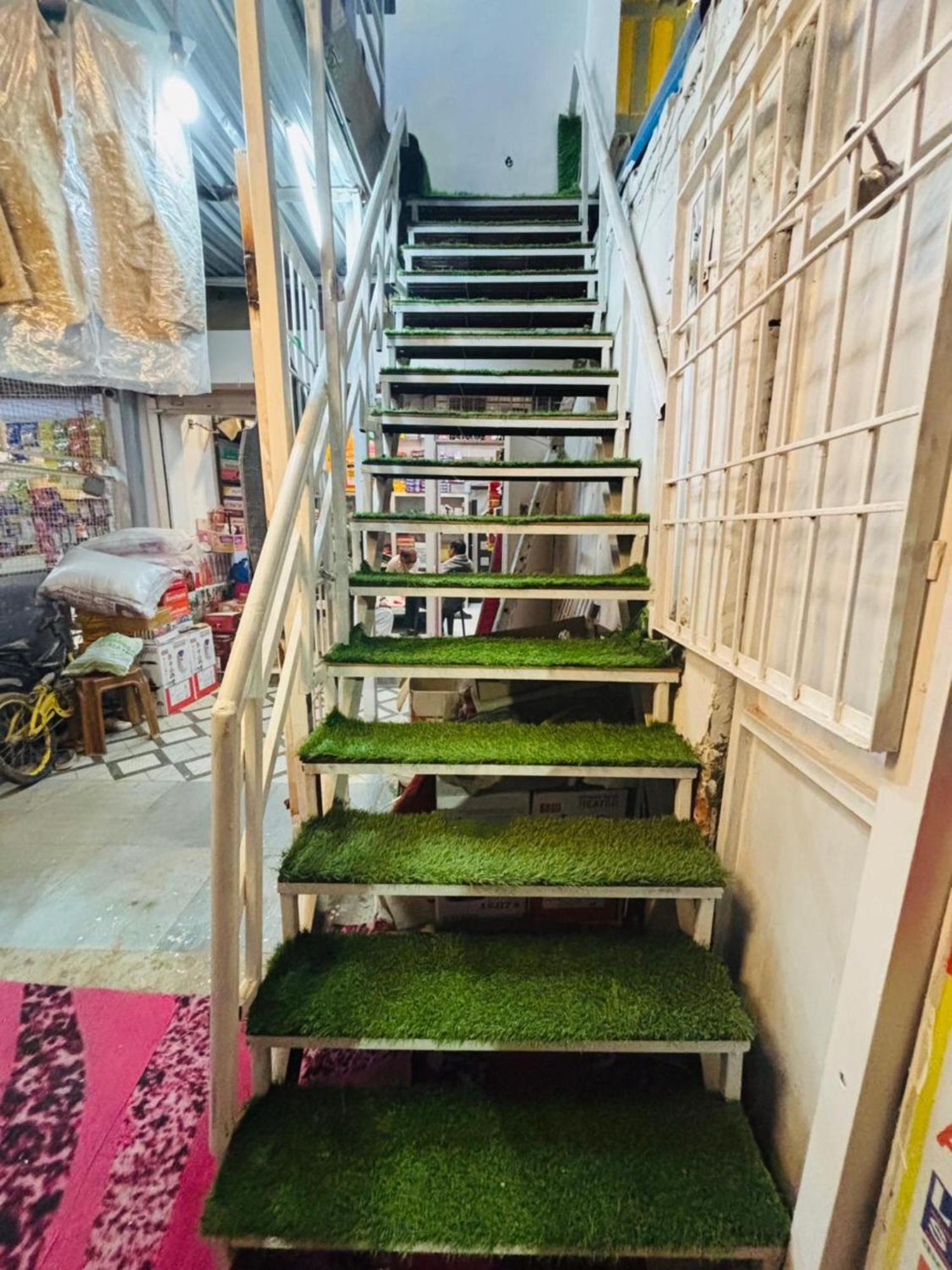 Apartment Hkg Varanasi, Service With Location Varanasi