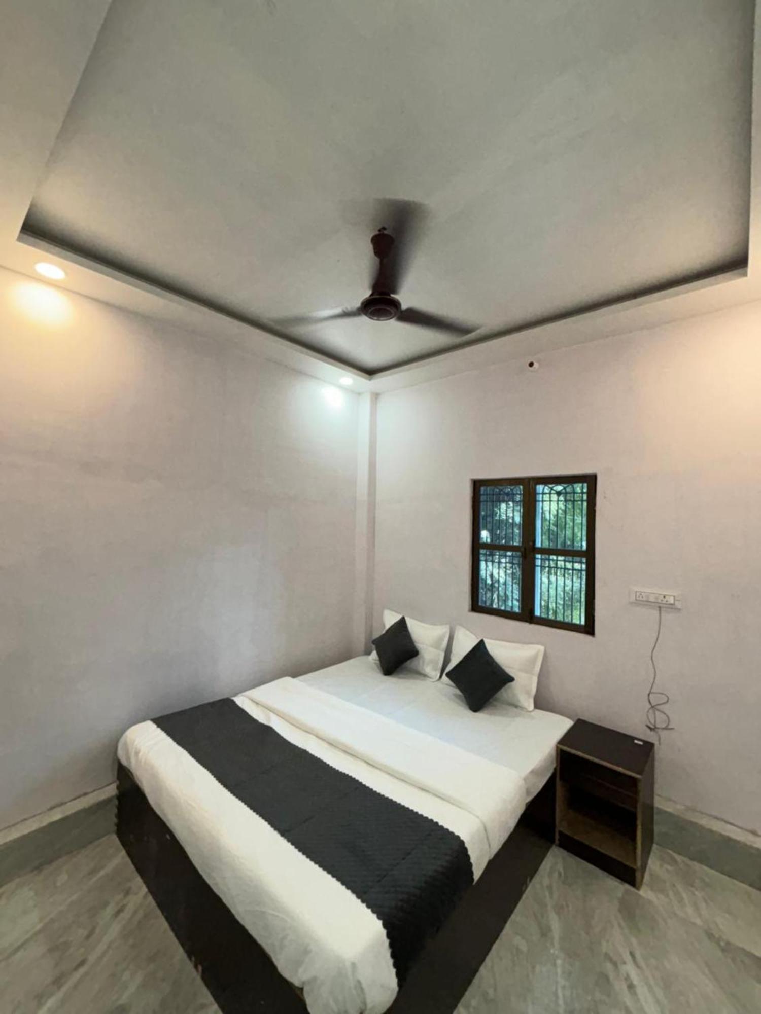 Apartment Hkg Varanasi, Service With Location *