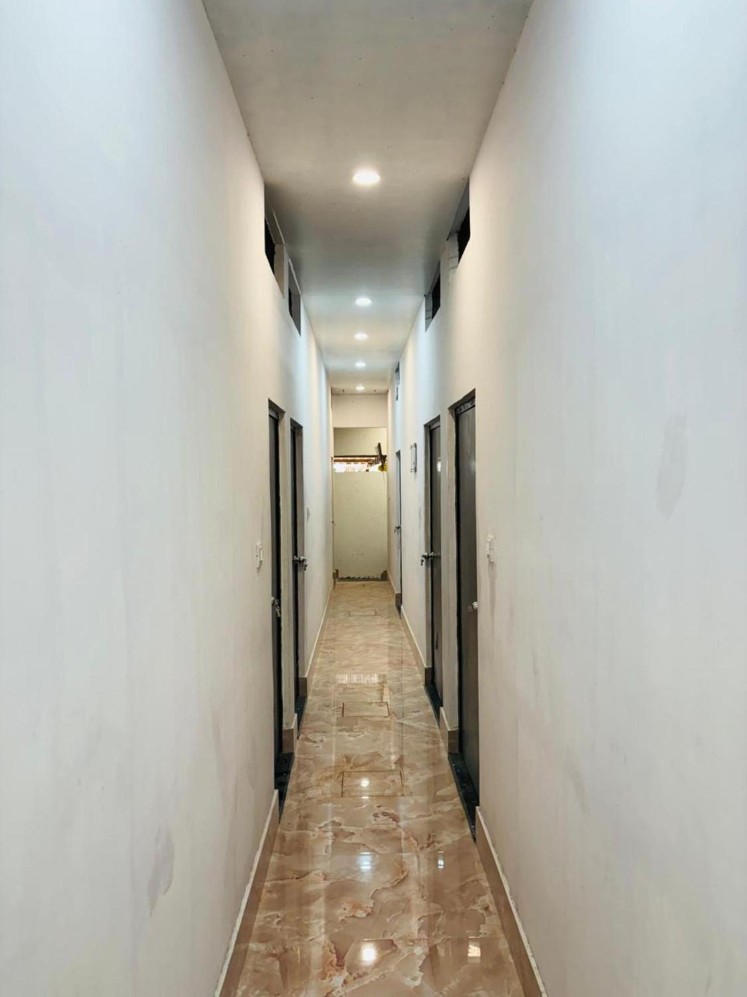 Apartment Hkg Varanasi, Service With Location *
