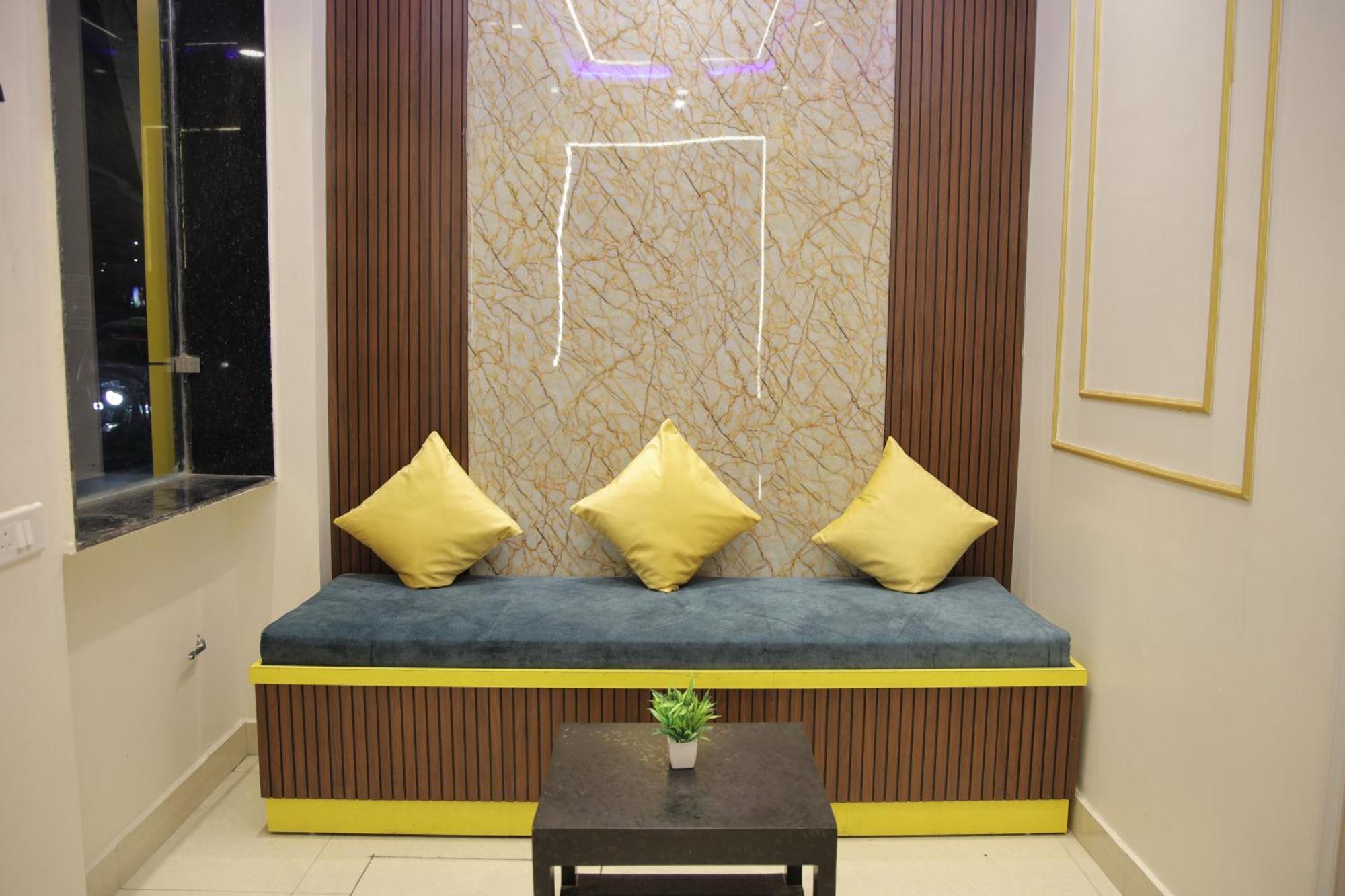 Bed Station Ac Varanasi