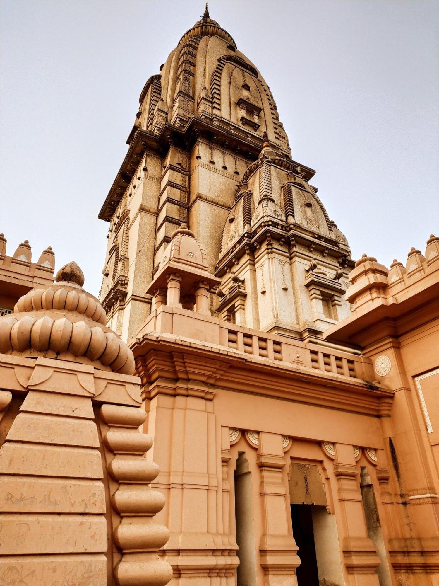 Sahu Near Kashi Vishwanath Temple Gate 3*