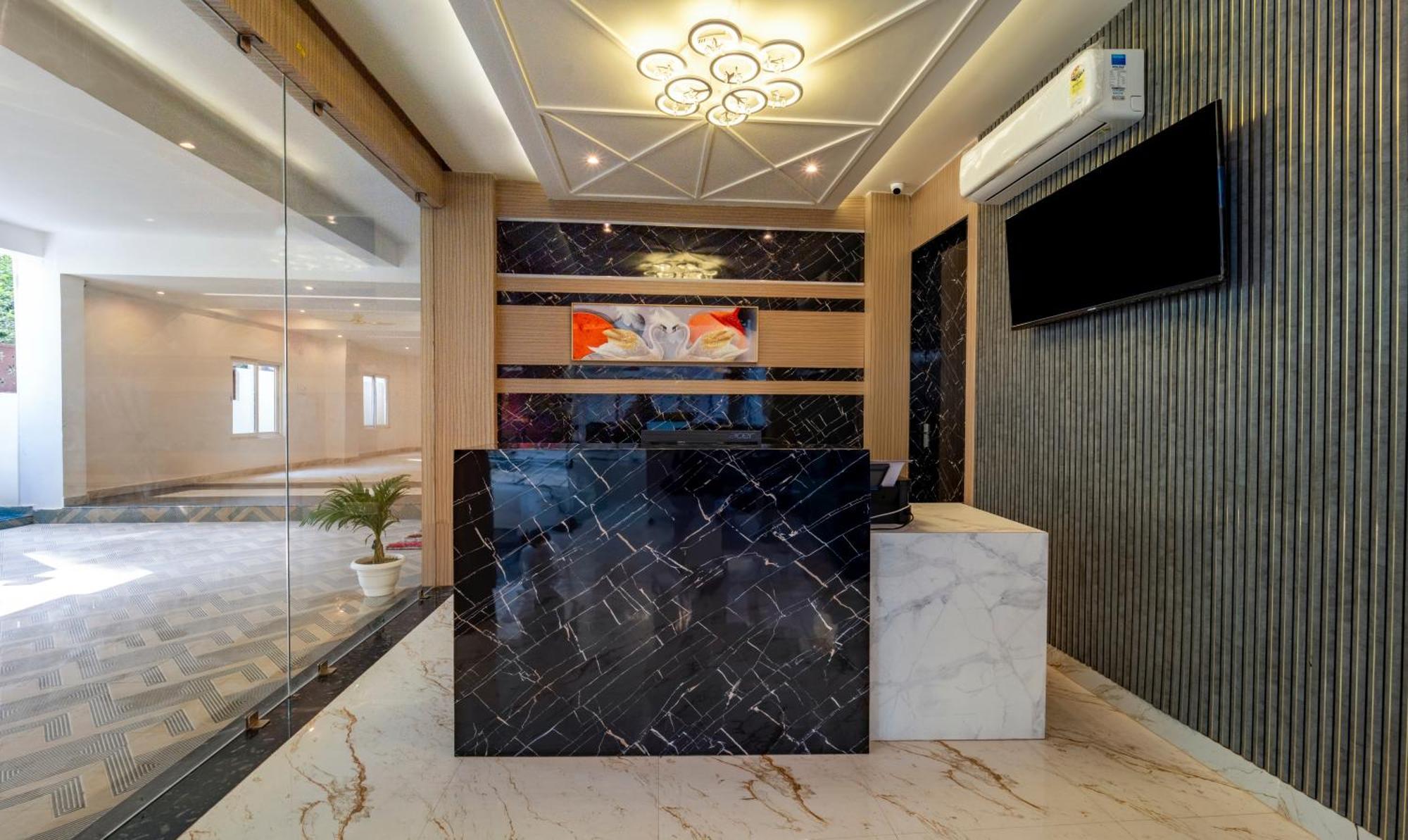 Treebo Raj Palace Hotel 3*
