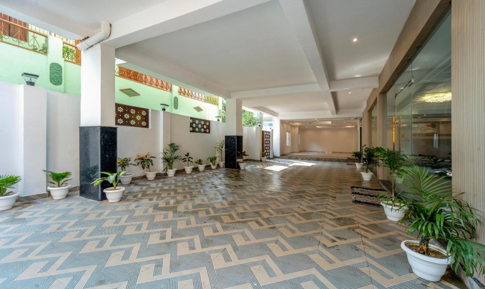 Hotel Treebo Raj Palace Varanasi