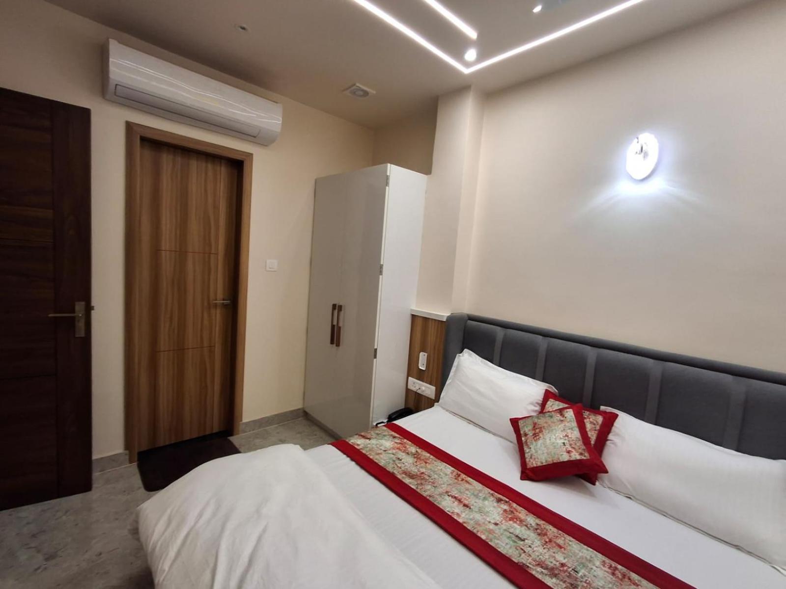 Raghav - Essence Of Kashi Hotel