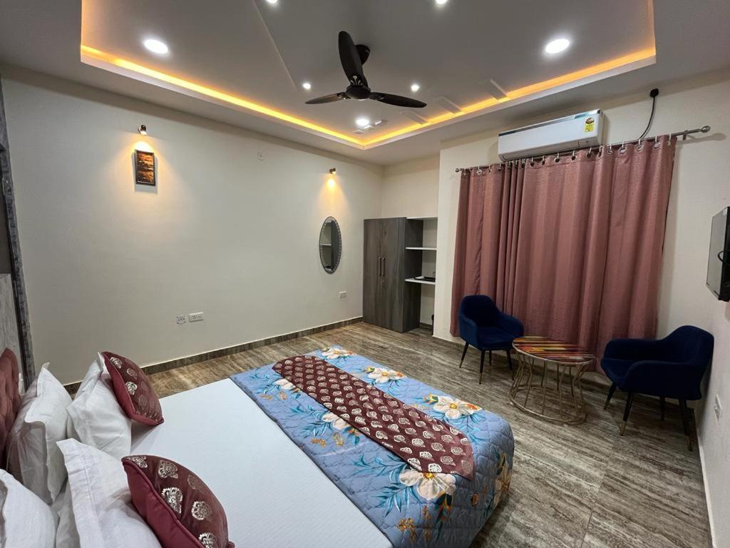 Kashi Kutir Hotel *