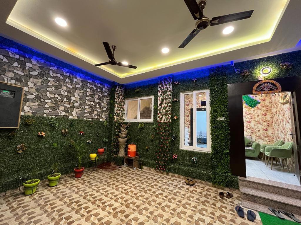 Kashi Kutir Hotel *