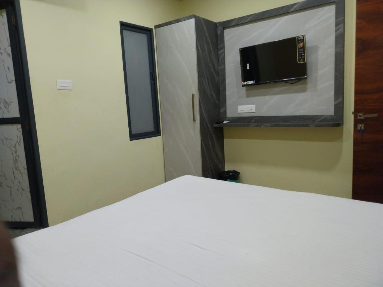 Kashi Kutir Hotel *