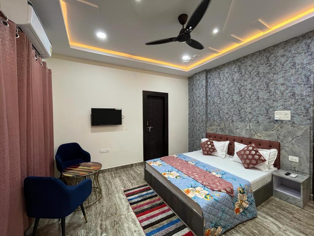 Kashi Kutir Hotel *