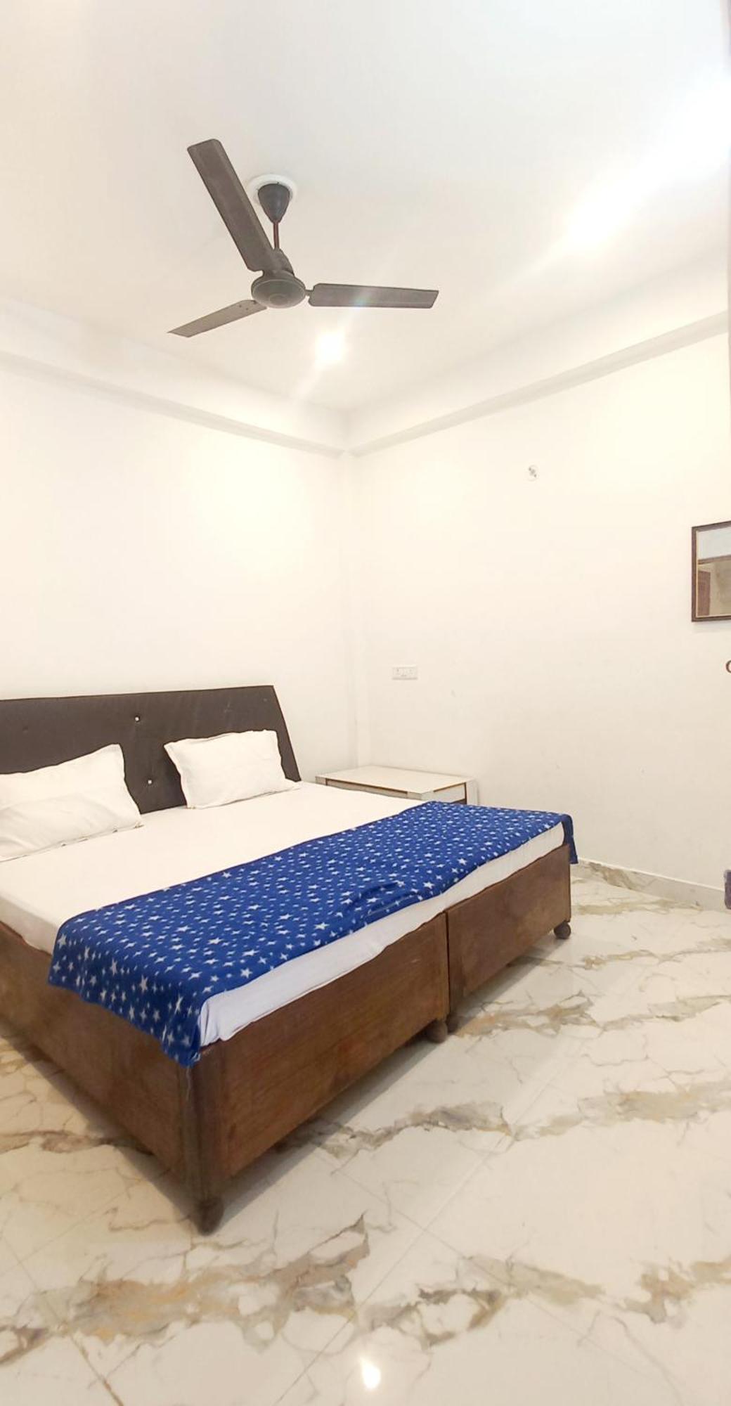Dhananjay Tiwari Guest house