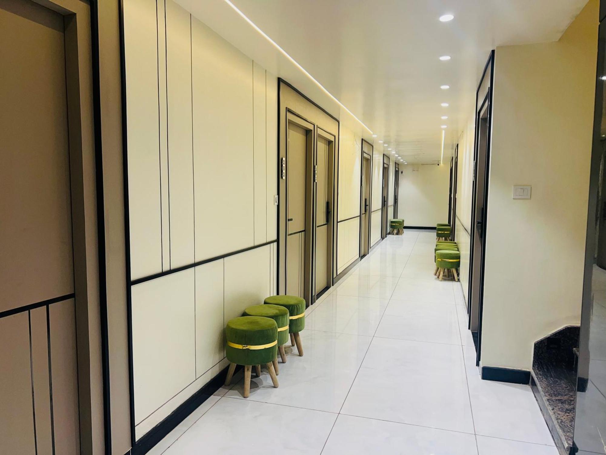 Hotel Jomotel Tmh Varanasi