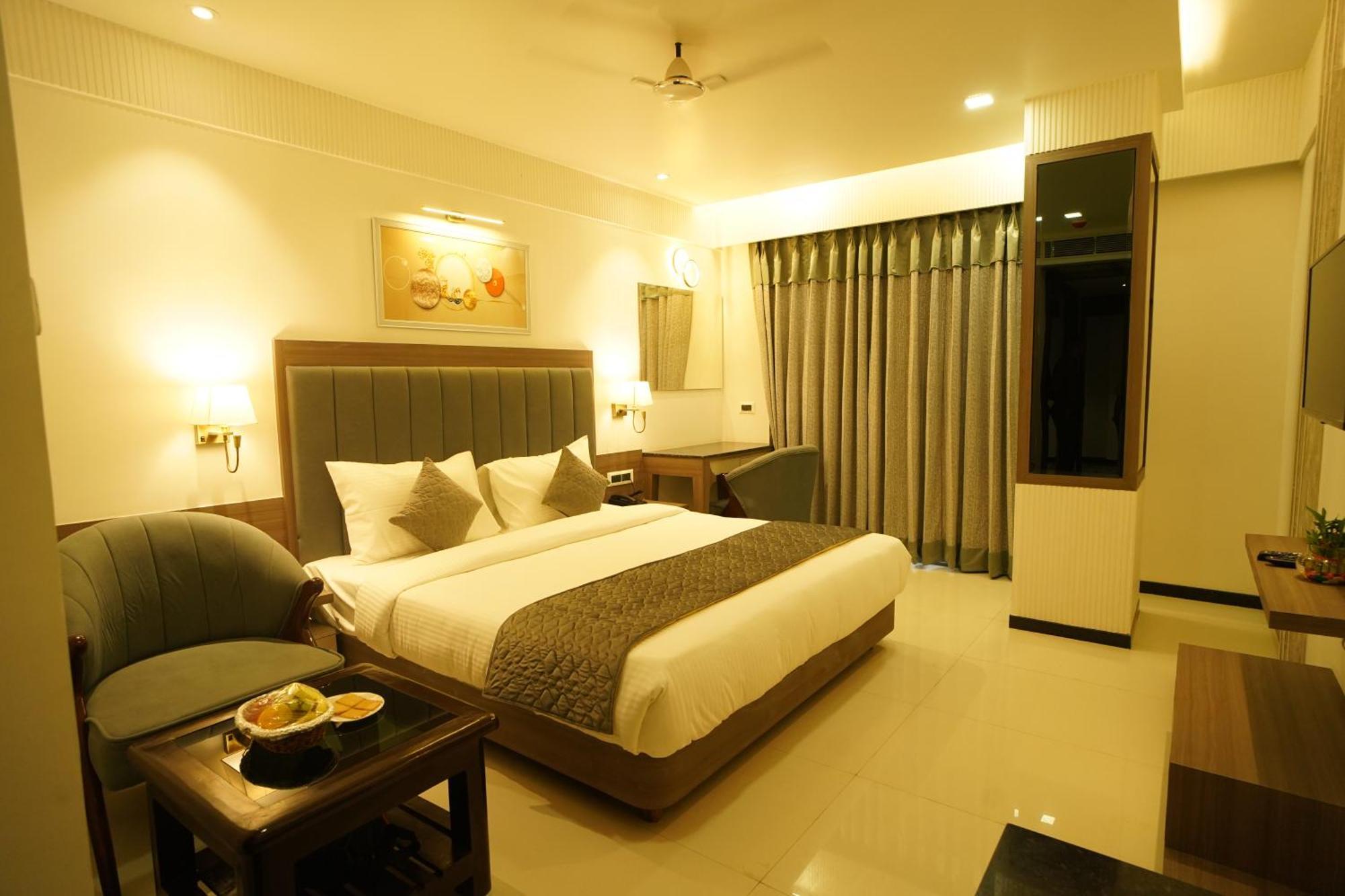 Square S Hotel 4*