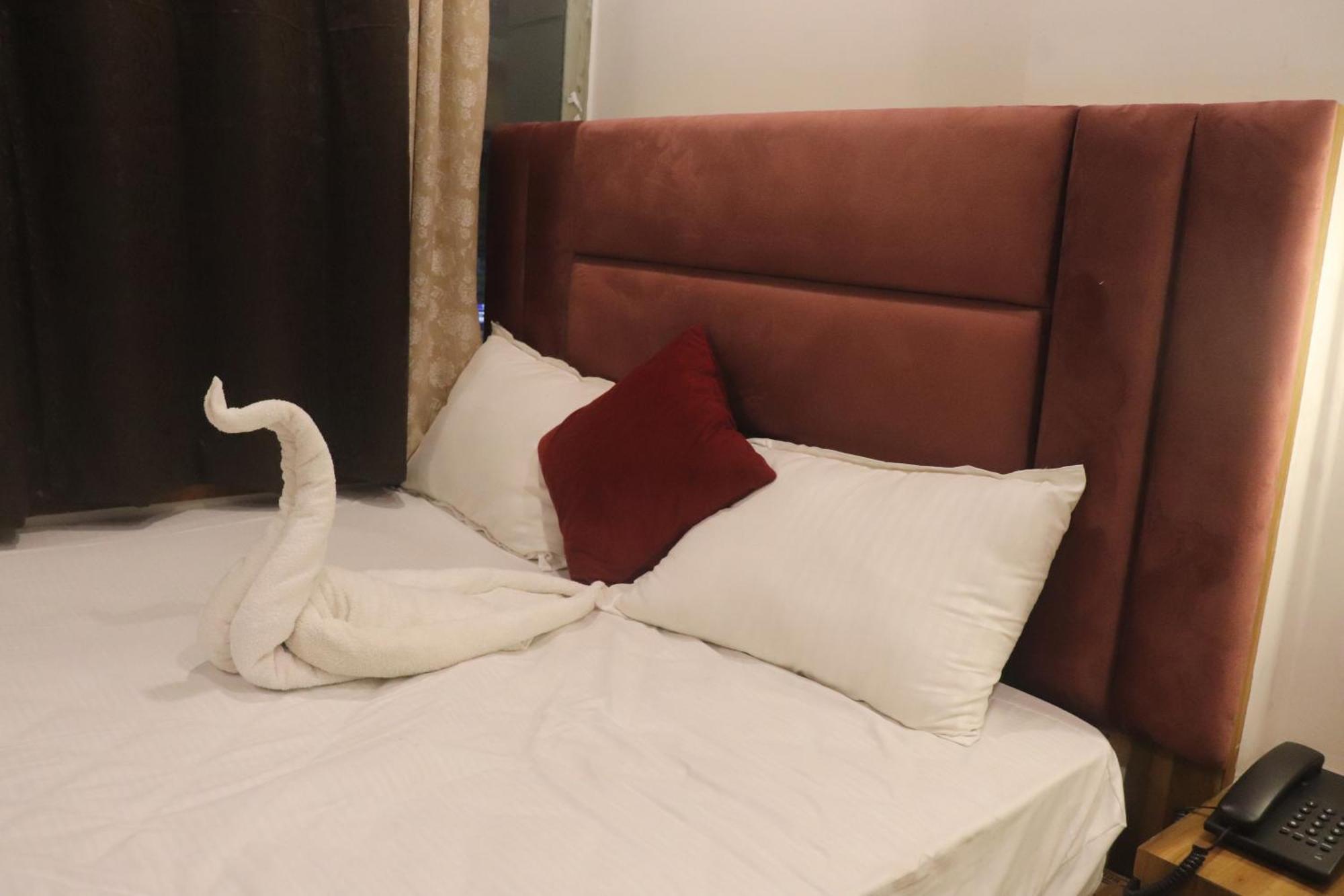 Maurya Pandeypur Hotel