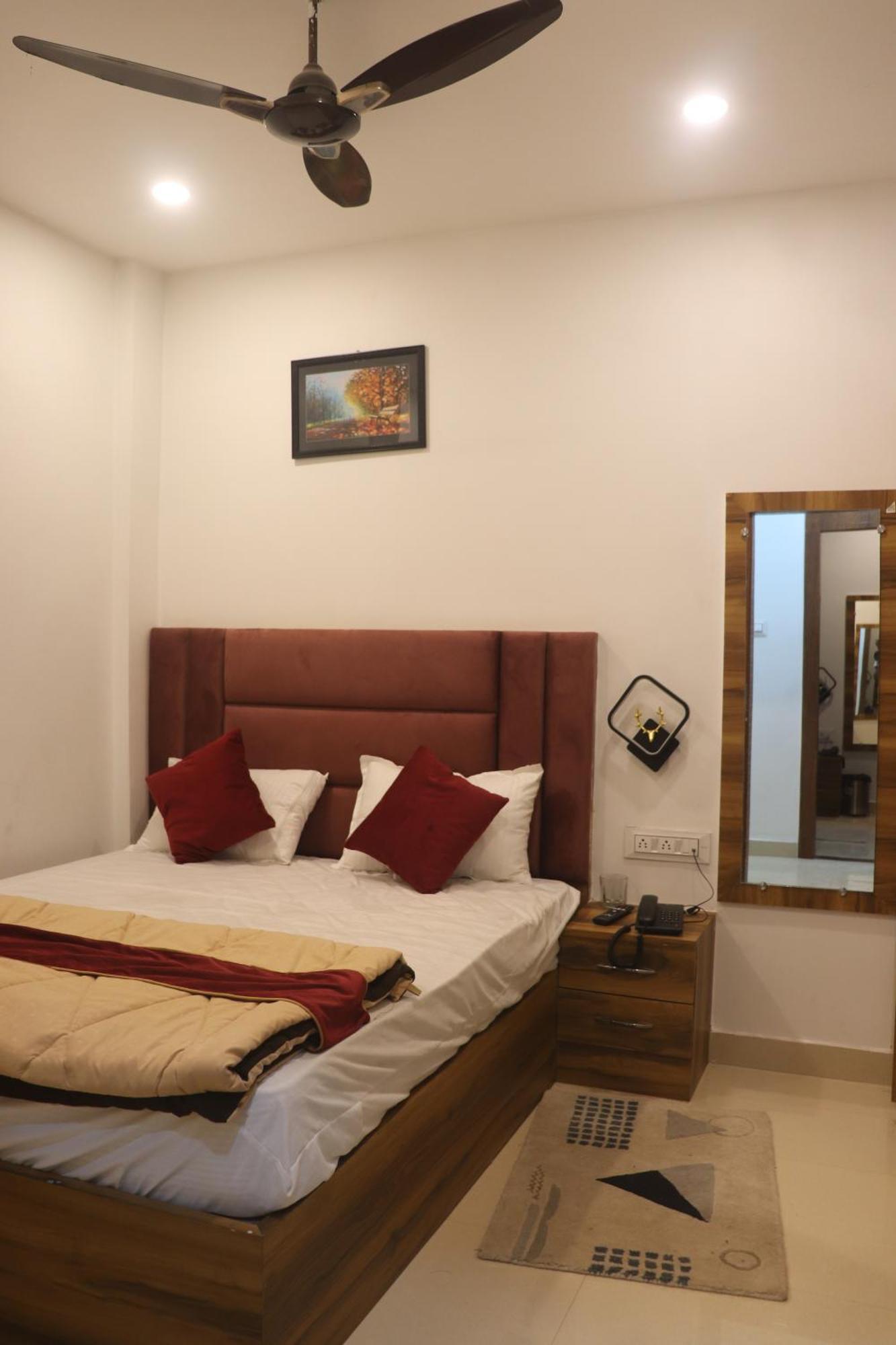 Hotel Maurya Pandeypur 3*