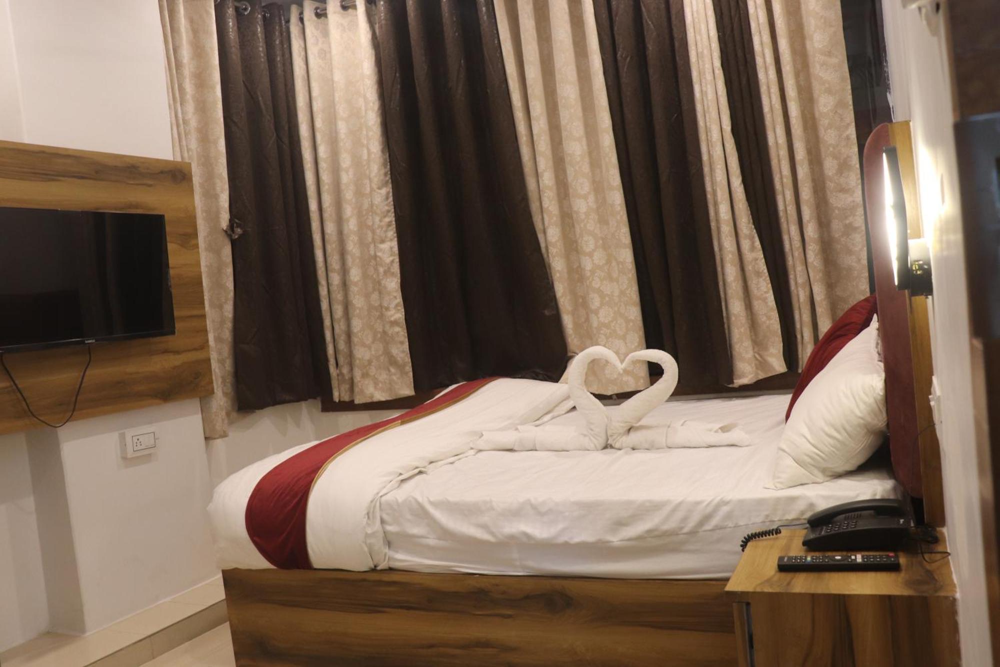 Maurya Pandeypur 3*