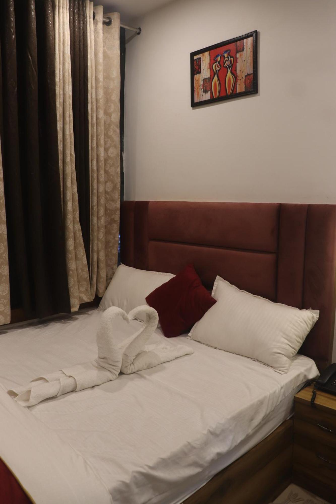 Hotel Maurya Pandeypur 3*