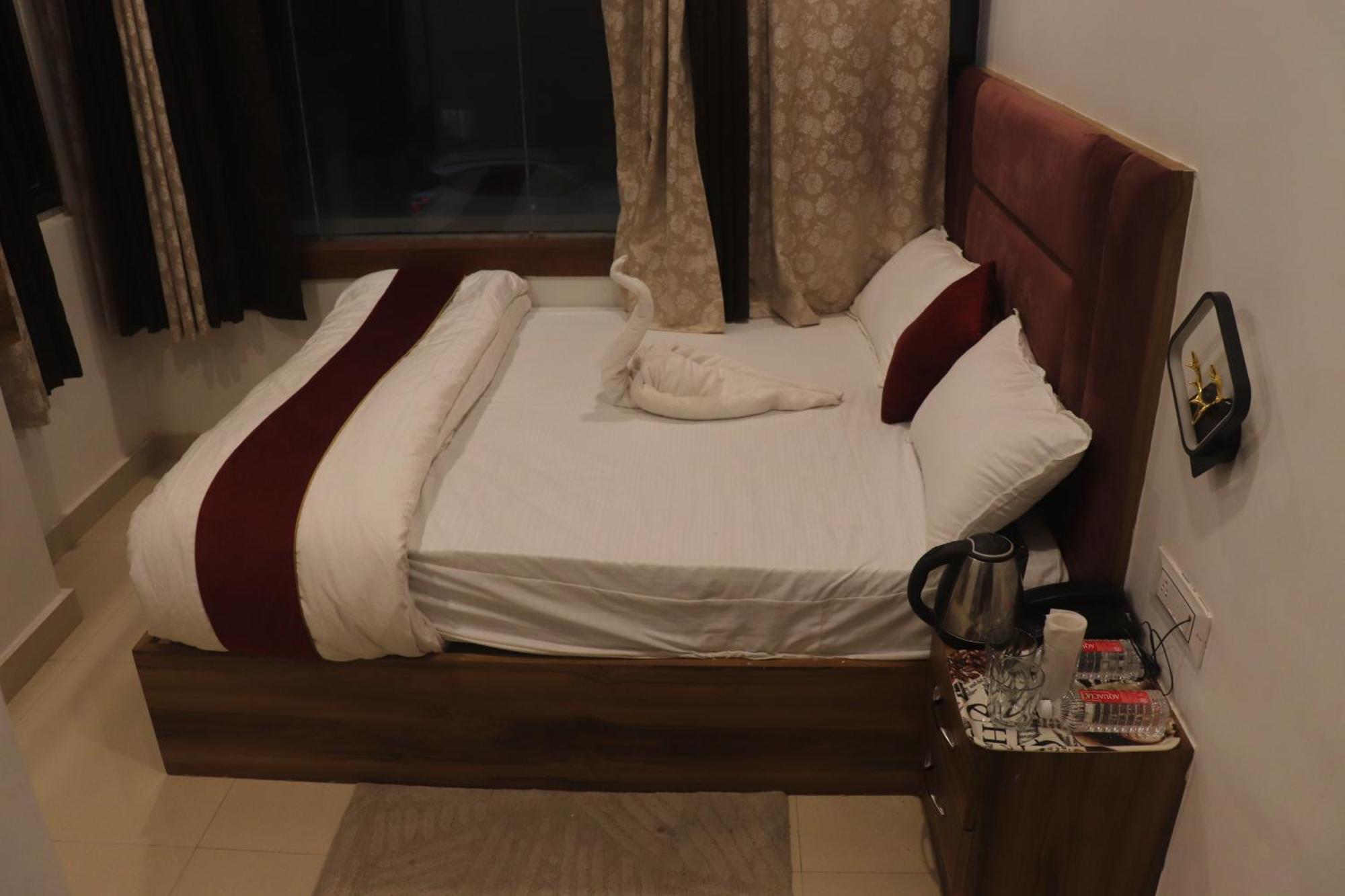 Maurya Pandeypur 3*