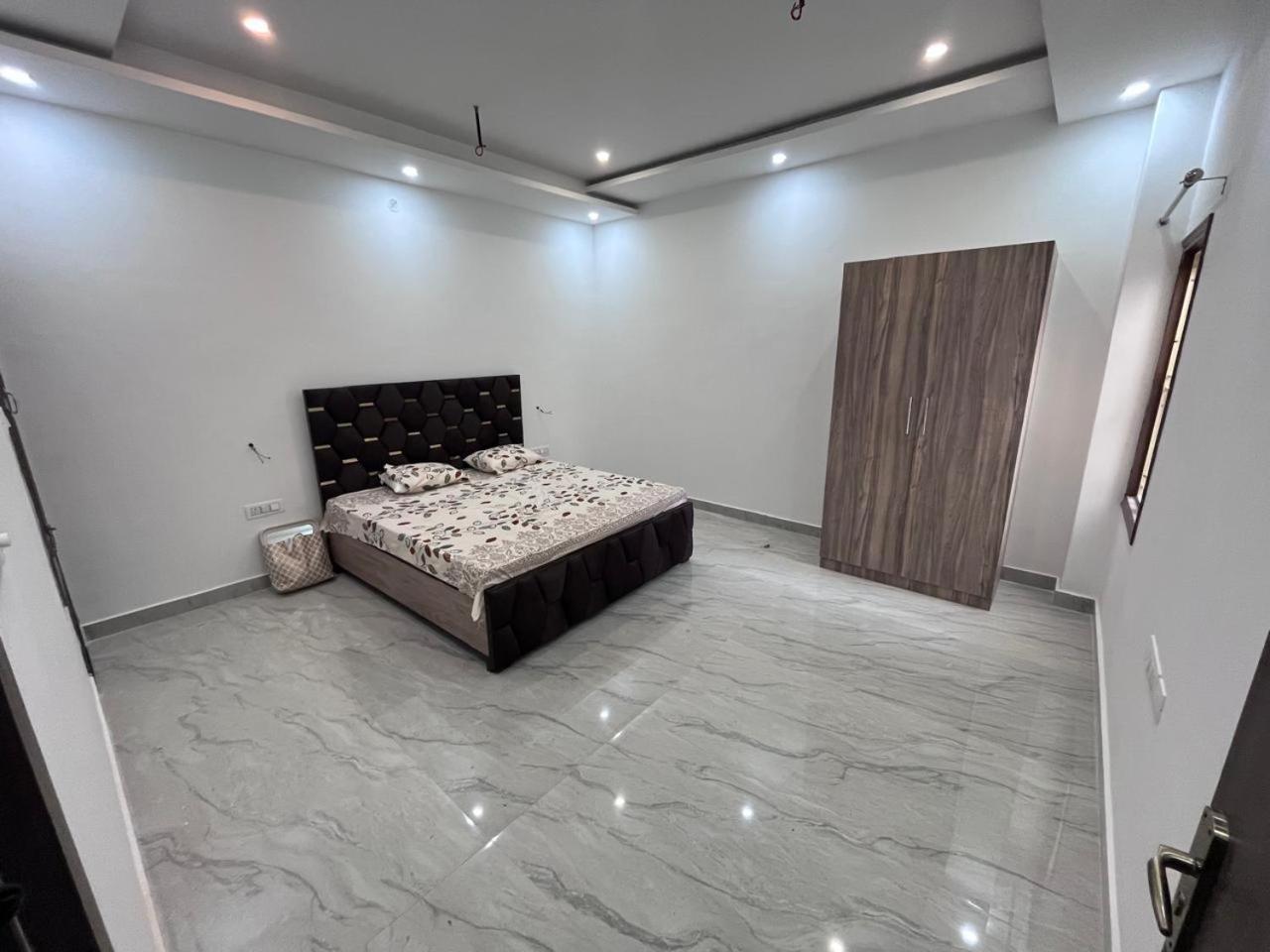Hridayam Kashi Apartment