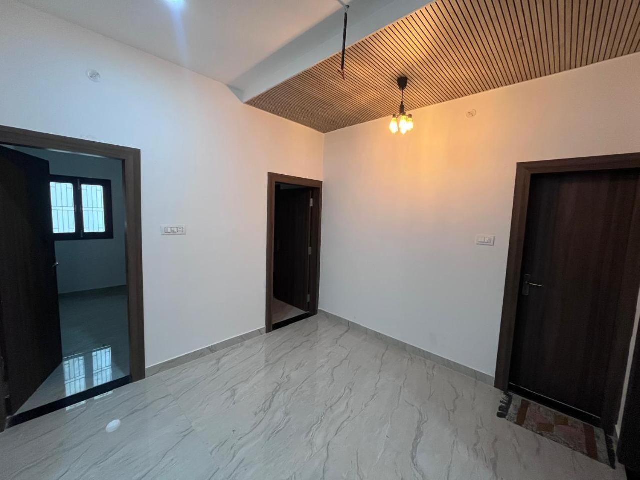 Hridayam Kashi Apartment *