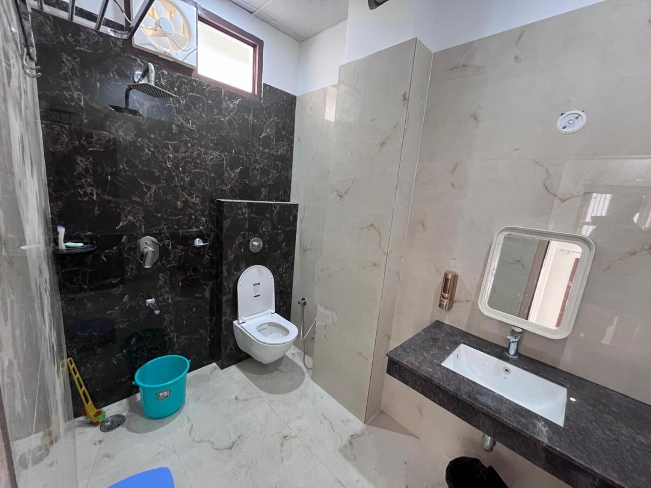 Hridayam Kashi Apartment *