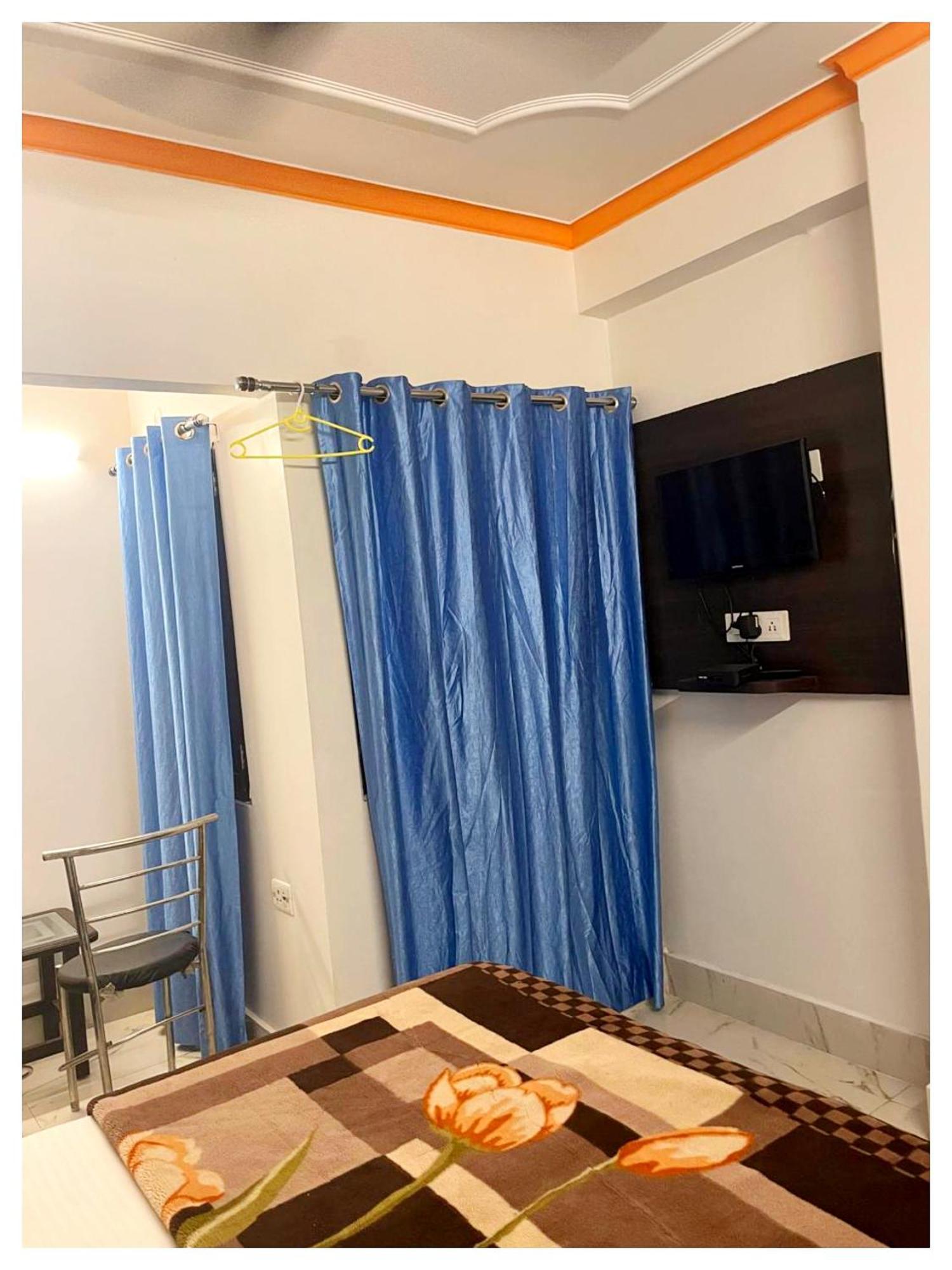 Premium Temple Palace Near Kashi Vishwanath Temple - A Premium In Hotel 4*