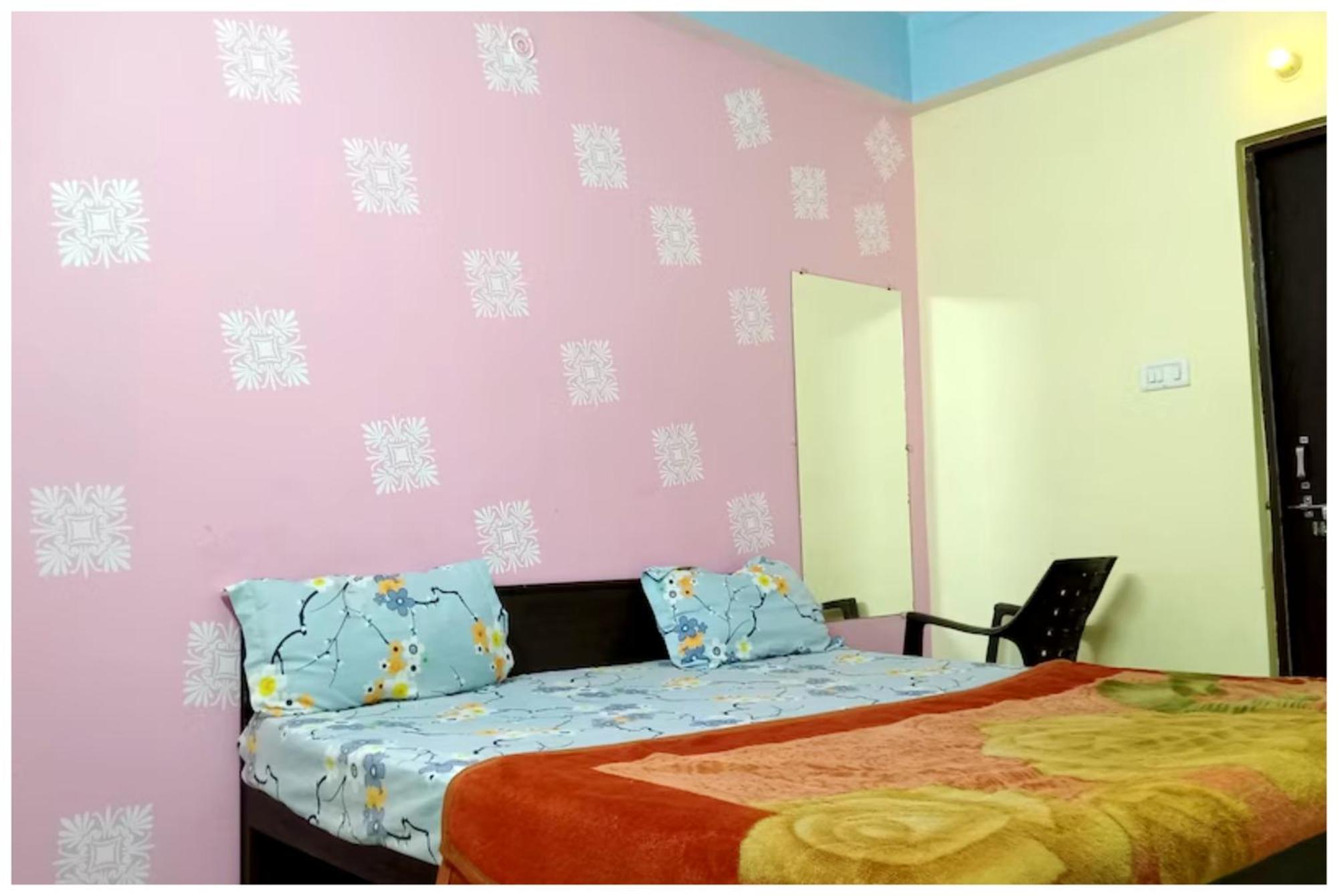 Hotel Shivay # Near Kashi Vishwanath Temple - A Premium In 4*