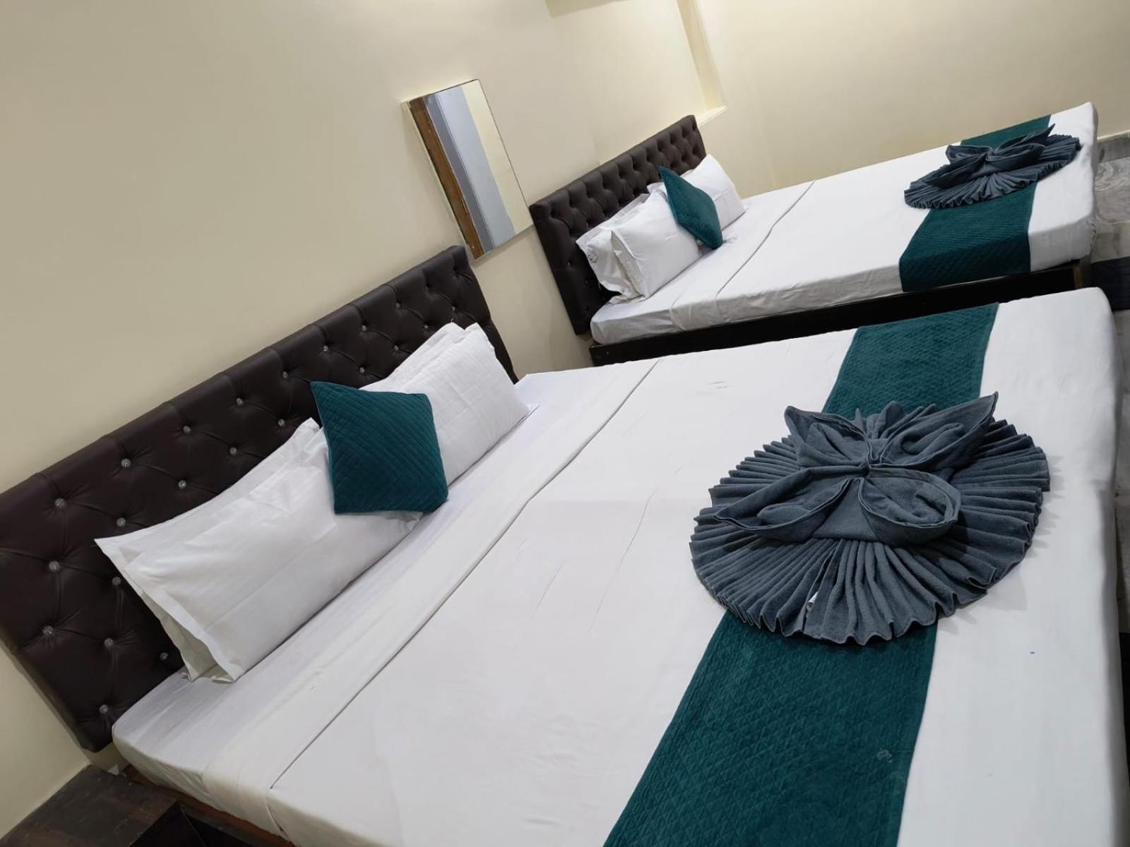 Kashi Paradise 300 Mtr Walking From Kashi Vishwanath Temple Hotel 3*