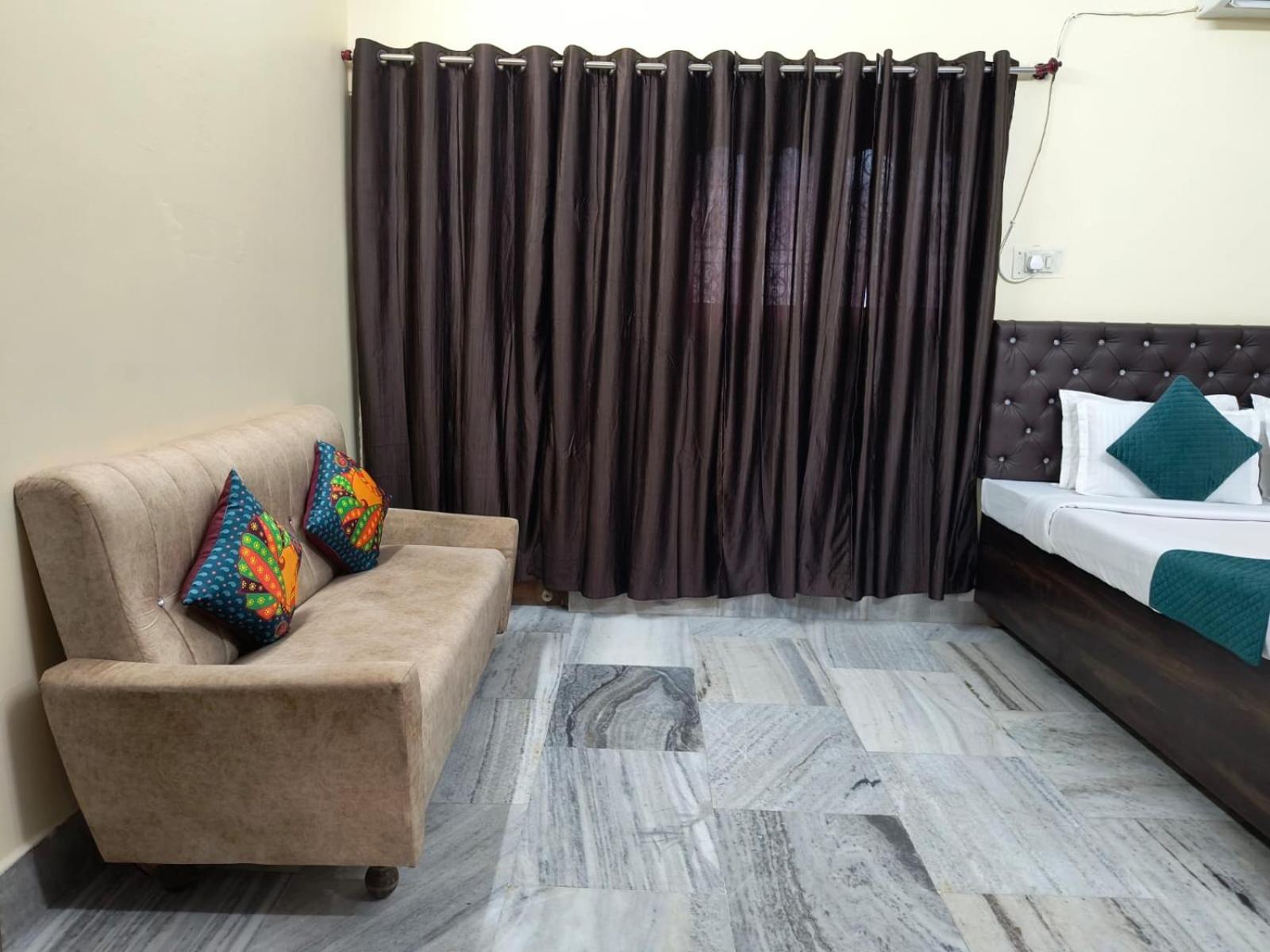 Hotel Kashi Paradise 300 Mtr Walking From Kashi Vishwanath Temple Varanasi