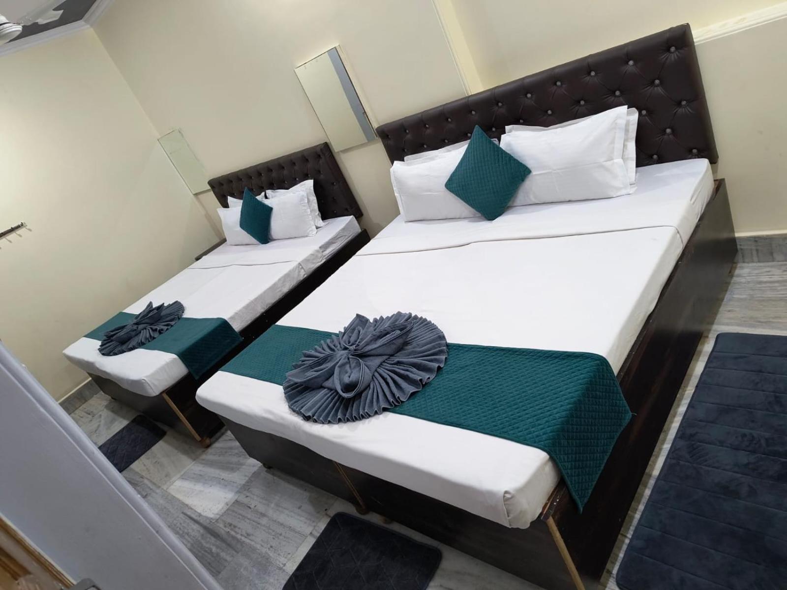 Kashi Paradise 300 Mtr Walking From Kashi Vishwanath Temple Hotel