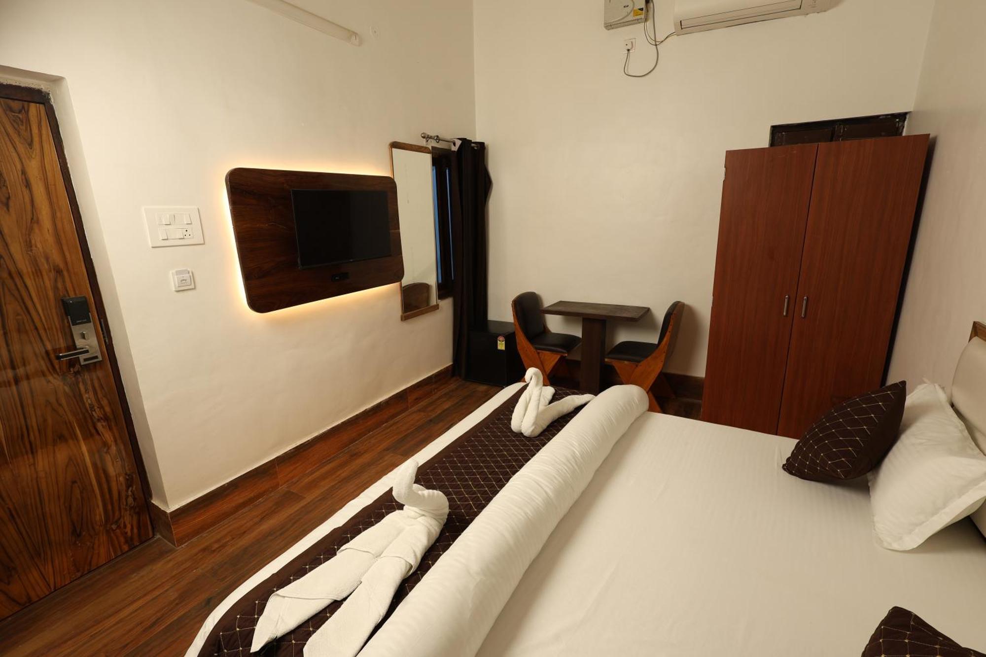 Trisolaris Varanasi