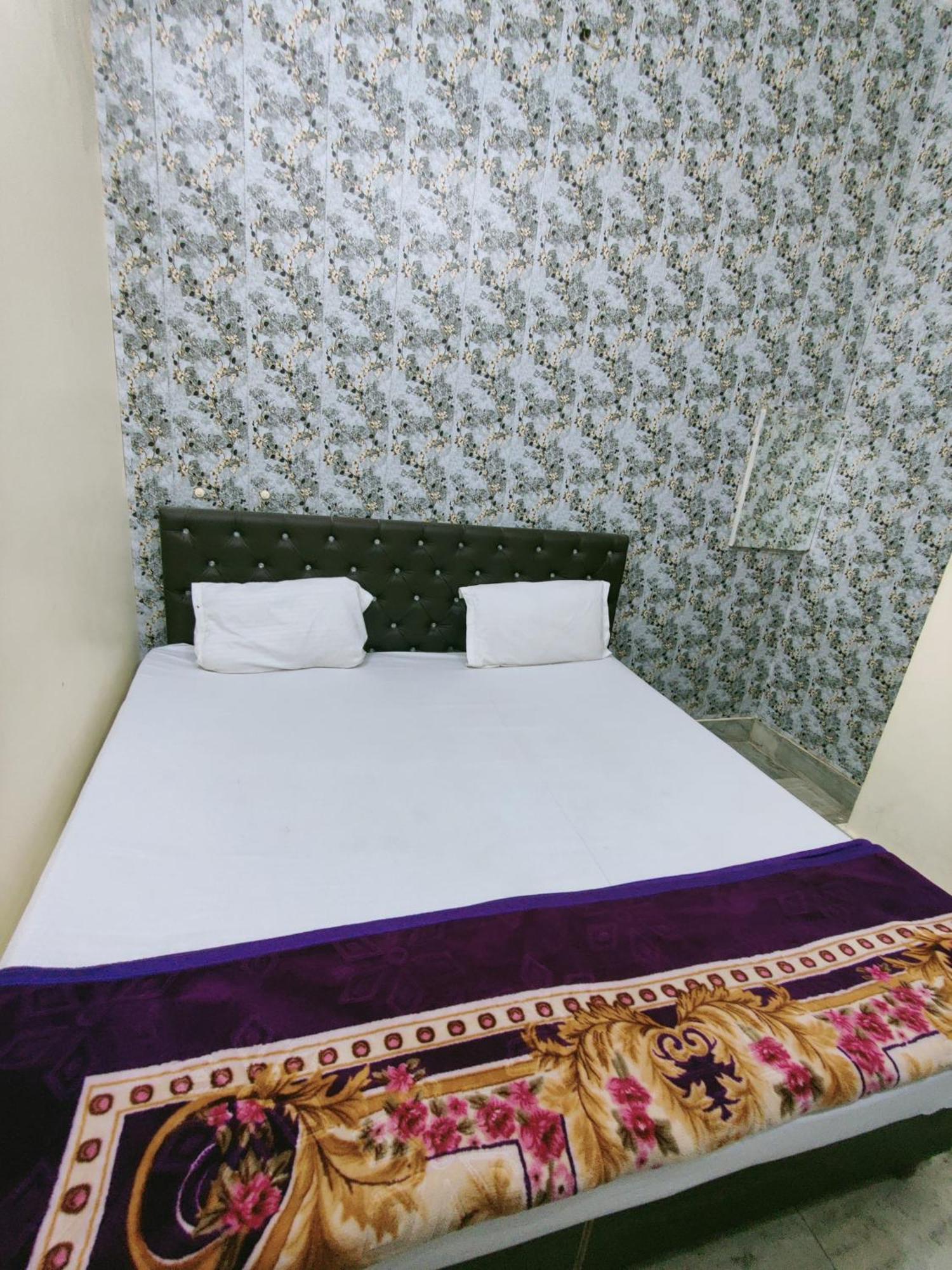 Kashi Paradise 300 Mtr Walking From Kashi Vishwanath Temple 3*
