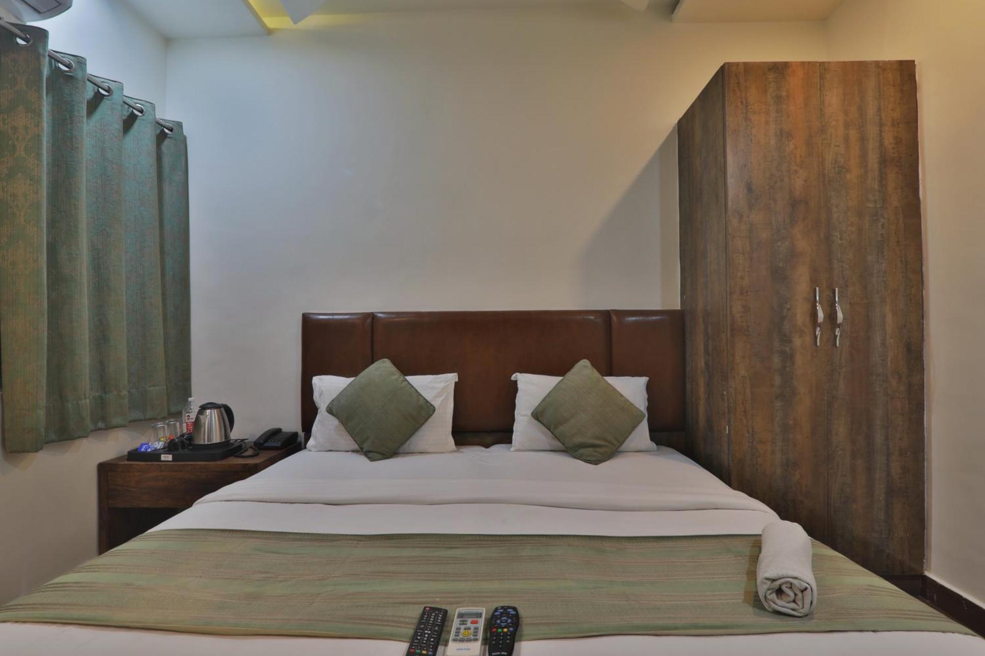 Homestay 4Everstay By Janki Inn Most Luxury & Spacious Rooms Best Family Hotel In Varanasi