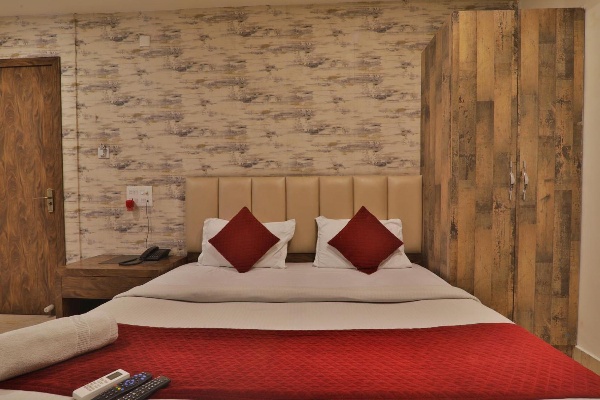 4Everstay By Janki Inn Most Luxury & Spacious Rooms Best Family Hotel In Varanasi *