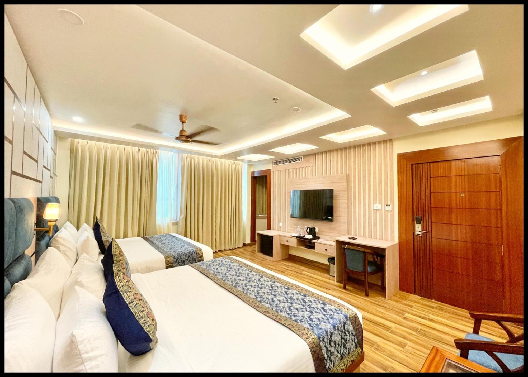 Mantvya Palace Near Kashi Vishwanath Temple - Restaurant & Parking Facilities - Fully Air Conditioning - In