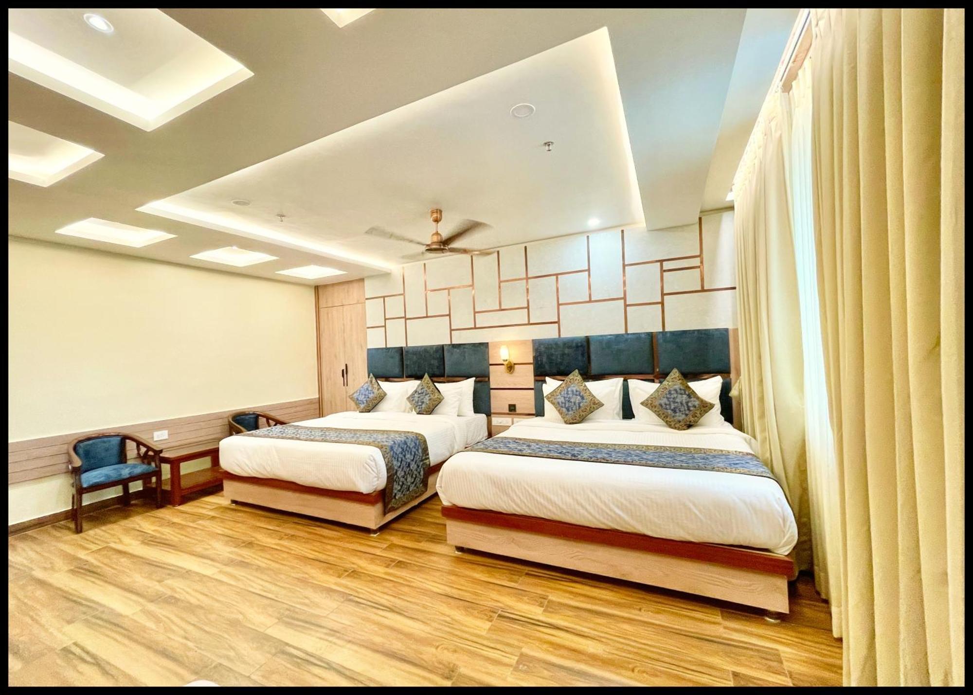 Mantvya Palace Near Kashi Vishwanath Temple - Restaurant & Parking Facilities - Fully Air Conditioning - In Hotel
