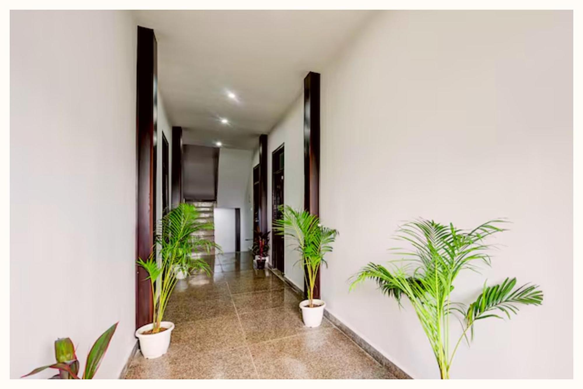 Swimming Pool - Cv Near Kashi Vishwanath Temple - Free Parking And Free Wifi Facilities - Fully Air Conditioning Luxuary - A Swimming Pool In Varanasi