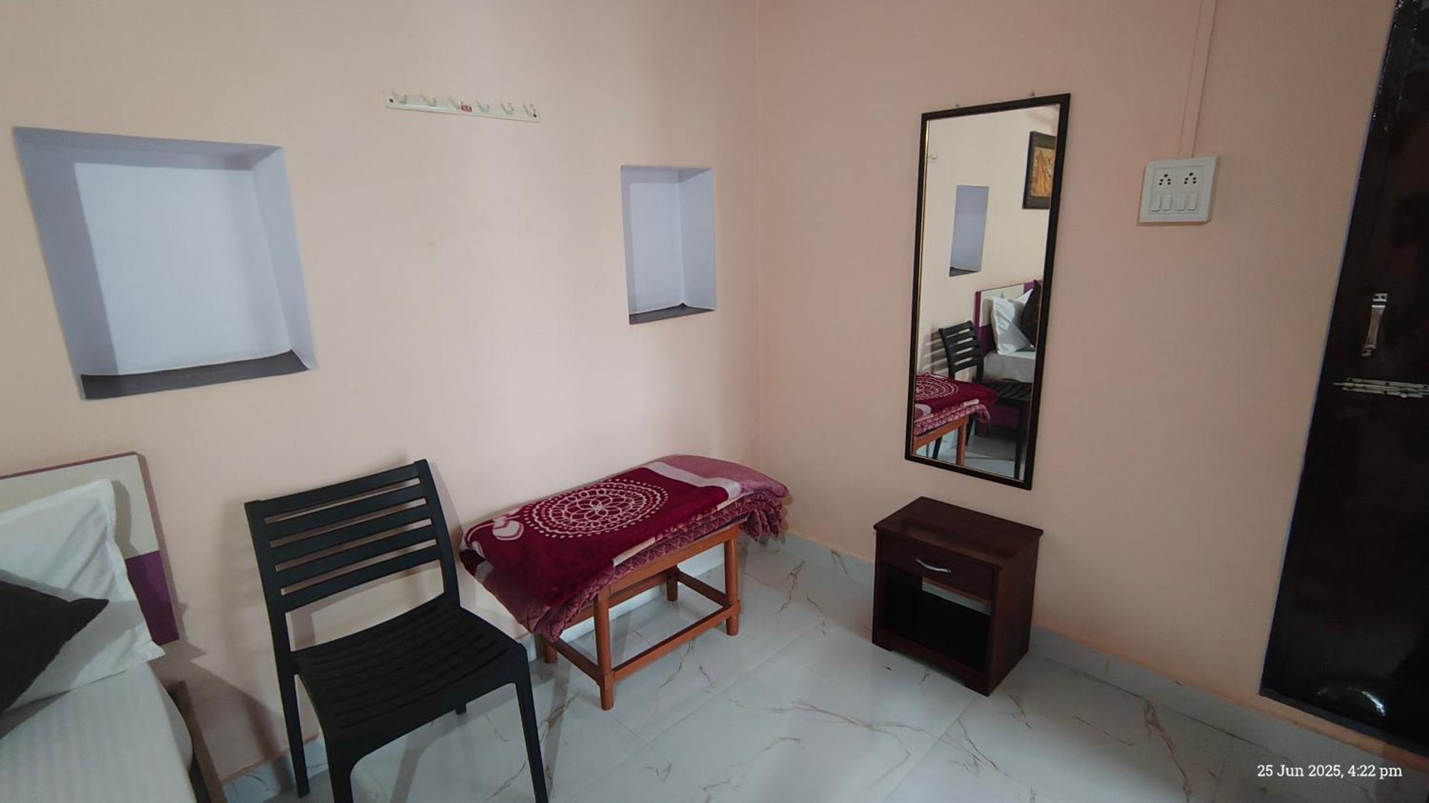 Homestay Radha Krishna *