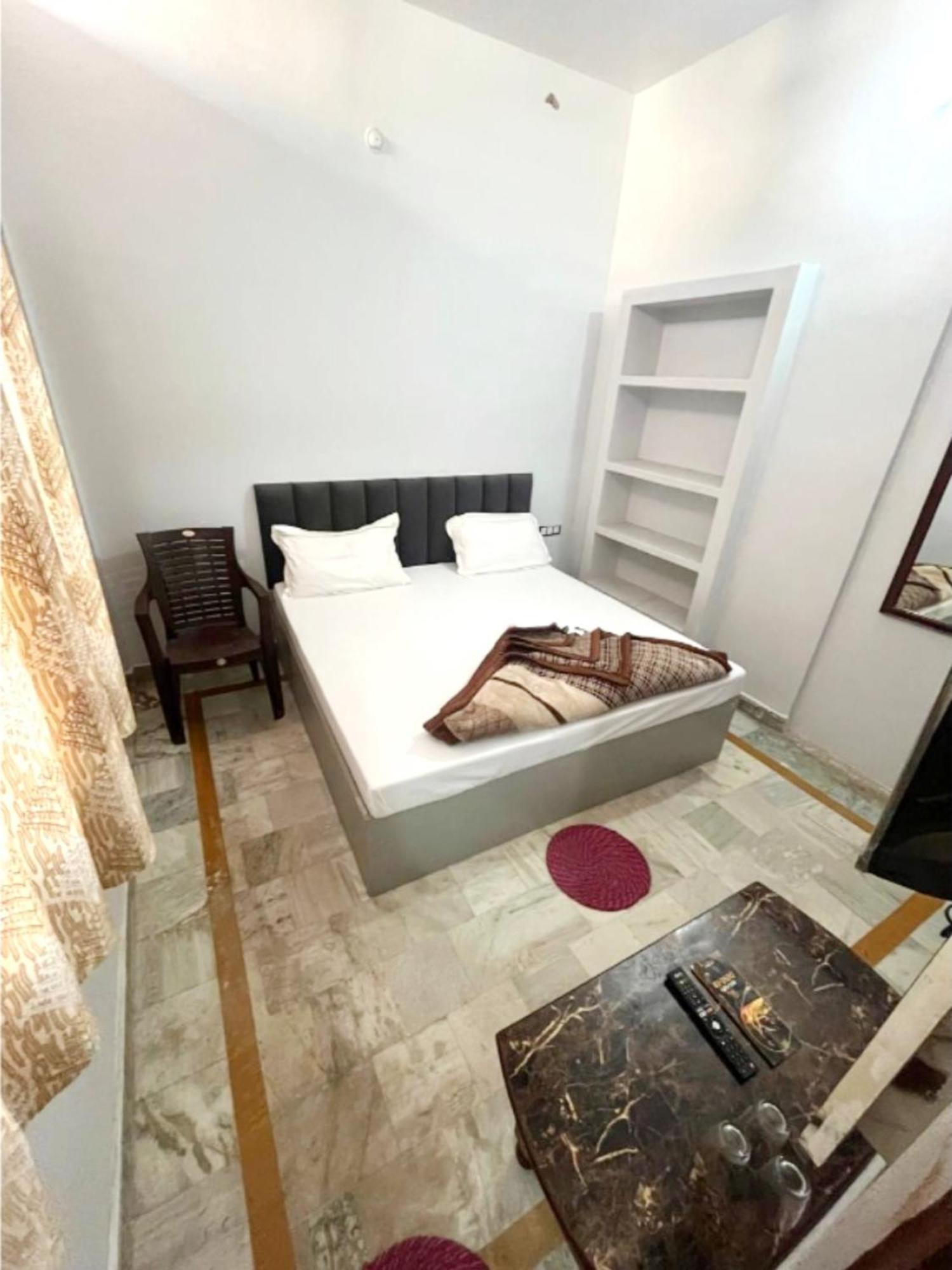 Shivashram Near Rampura Luxa Road - Kashi Vishwanath Temple - Paid Parking - Fully Air Conditioning