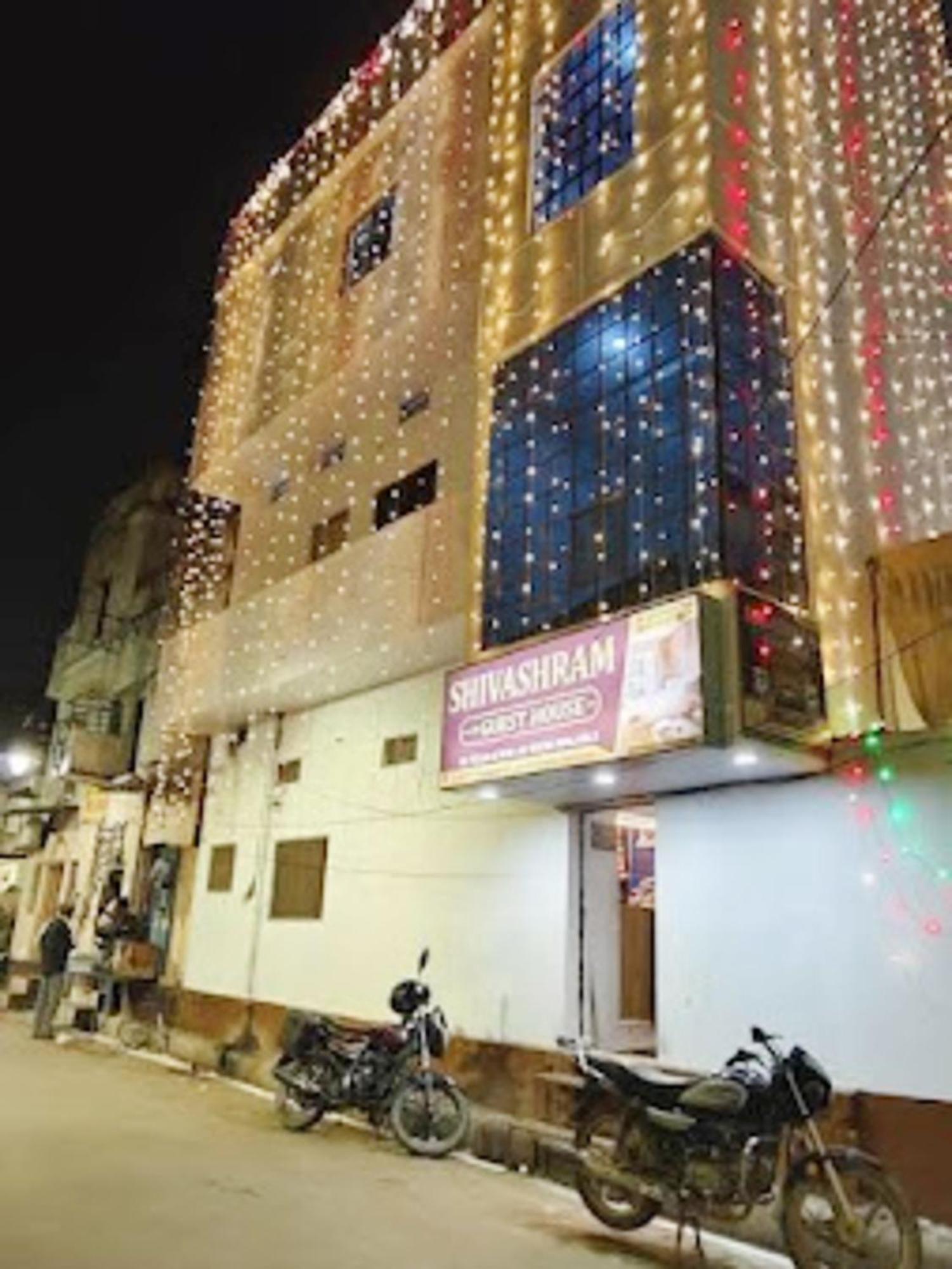 Hotel Shivashram Near Rampura Luxa Road - Kashi Vishwanath Temple - Paid Parking - Fully Air Conditioning Varanasi