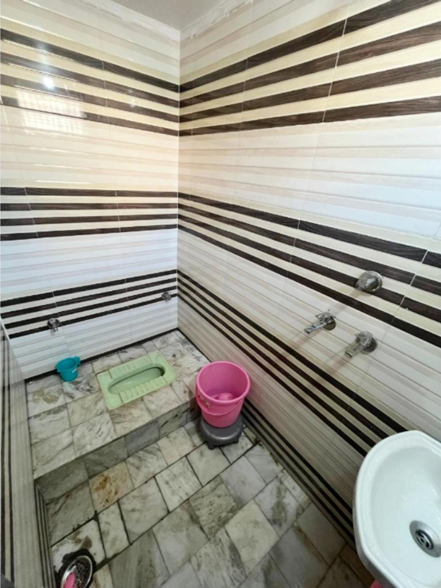 Shivashram Near Rampura Luxa Road - Kashi Vishwanath Temple - Paid Parking - Fully Air Conditioning Varanasi