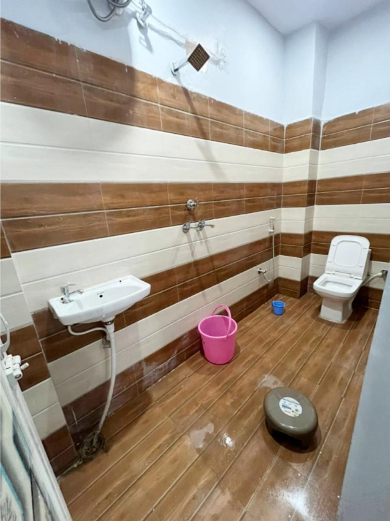 Shivashram Near Rampura Luxa Road - Kashi Vishwanath Temple - Paid Parking - Fully Air Conditioning 3* Varanasi