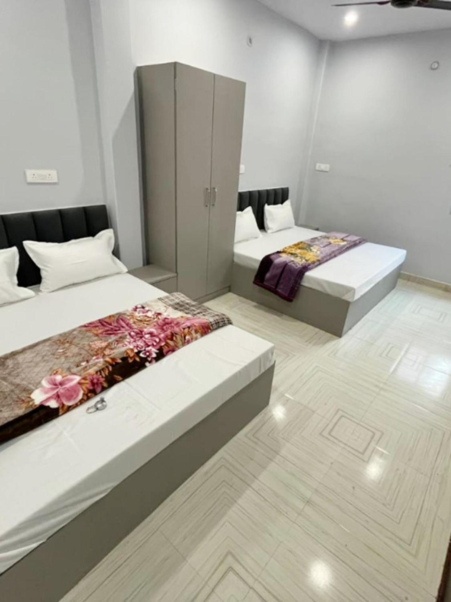 Shivashram Near Rampura Luxa Road - Kashi Vishwanath Temple - Paid Parking - Fully Air Conditioning Hotel